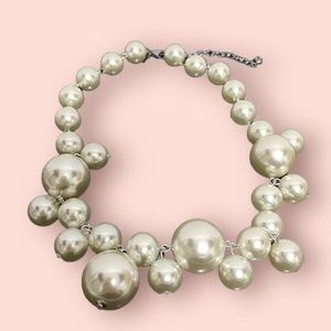 Classy glam big pearls necklace
